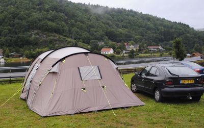 mandal Nieuwe tent opgezet in Mandal